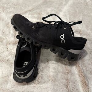 On Cloud black sneakers